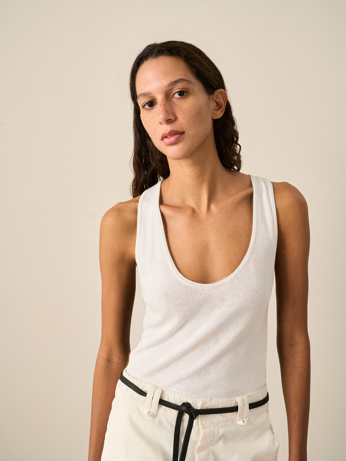 4_DIOSSA01_off_white.jpg