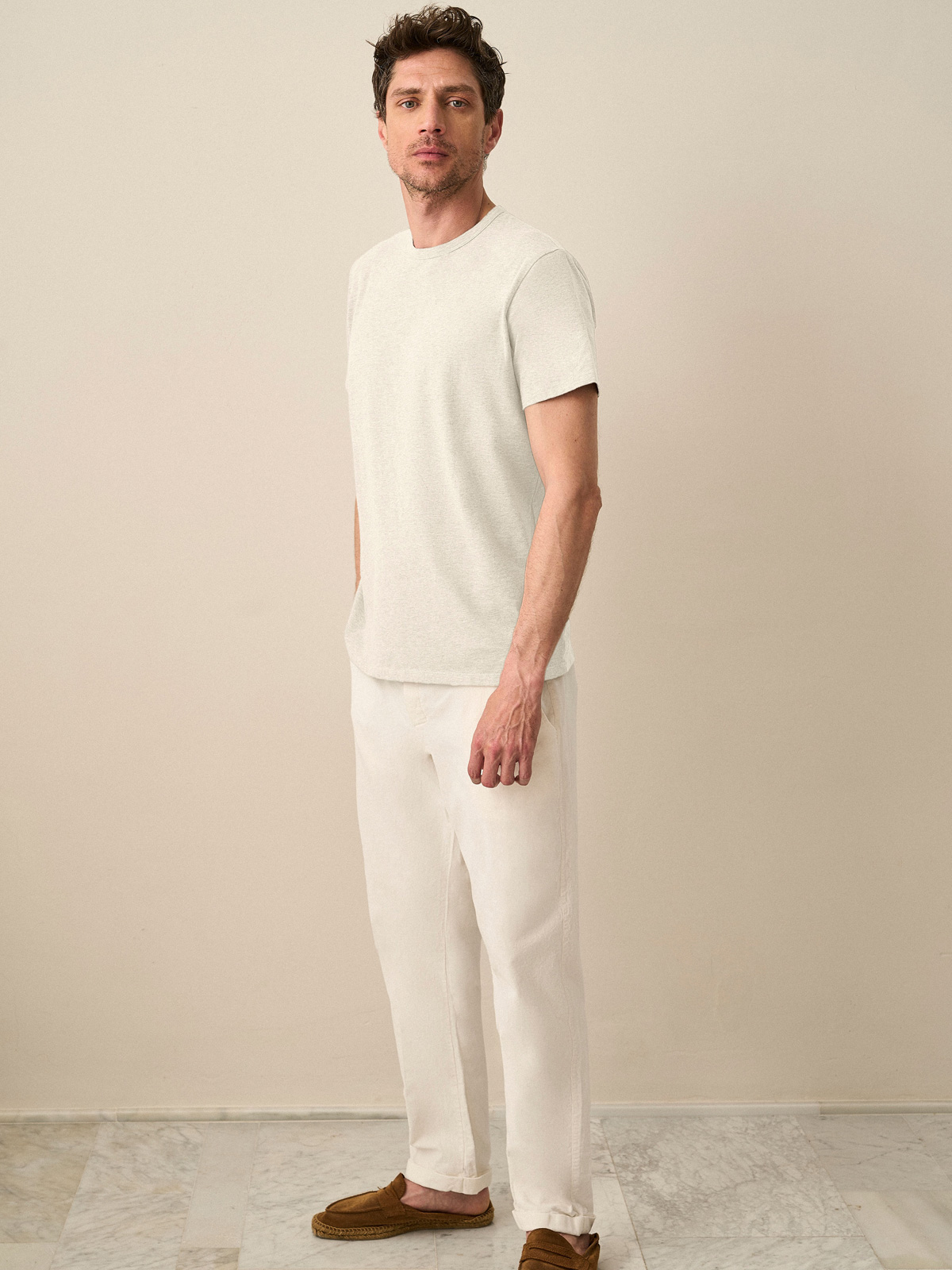 2_CAMUS09_white.jpg